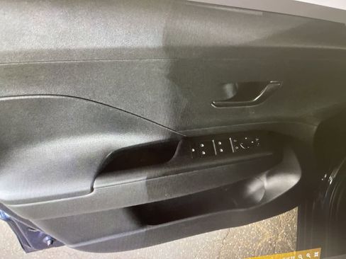 Certified 2025 Hyundai Kona SEL image 8