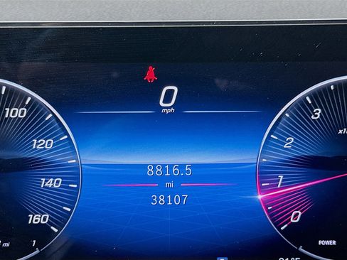 Used 2025 Mercedes-Benz GLB 250 4MATIC image 19