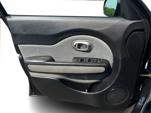 Used 2016 Kia Soul + FWD image 19