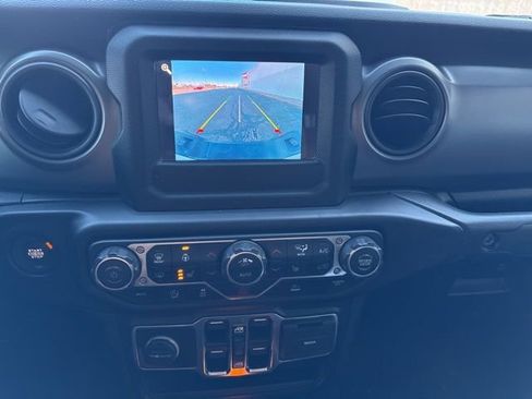 Used 2021 Jeep Gladiator Sport image 18