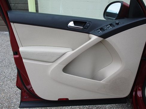 Used 2016 Volkswagen Tiguan SE image 72