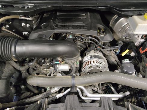 Used 2019 RAM 1500 Laramie RWD image 30