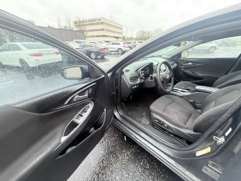 Used 2018 Chevrolet Malibu LT FWD image 9