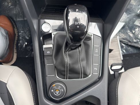 New 2026 Volkswagen Taos SE image 20