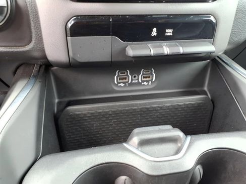 Used 2024 RAM 1500 Laramie AWD/4WD image 12
