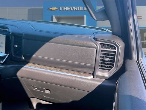 Used 2023 Chevrolet Silverado 1500 LT AWD/4WD image 27