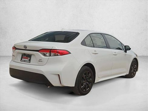 Used 2025 Toyota Corolla LE FWD image 5