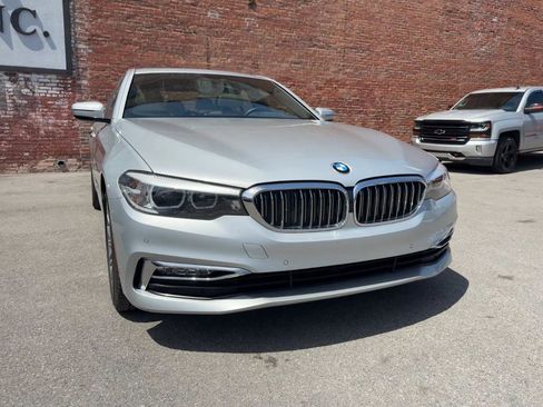 Used 2018 BMW 530i xDrive w/ Premium Package image 2