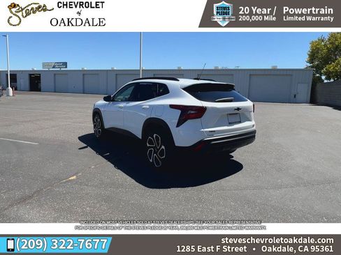 Certified 2026 Chevrolet Trax RS w/ Sunroof Package FWD image 9