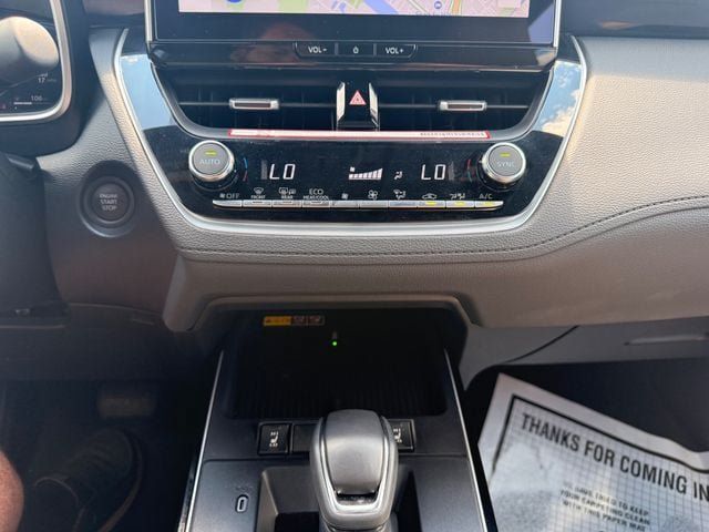 Used 2026 Toyota Corolla Cross XLE w/ Convenience Package FWD image 5