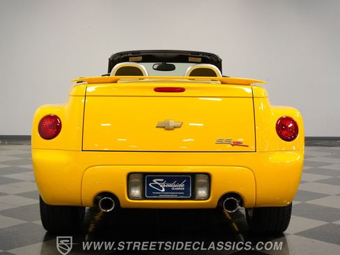 Used 2004 Chevrolet SSR w/ Preferred Equipment Group RWD image 11