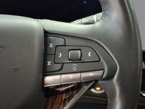 Used 2022 Cadillac Escalade Premium Luxury AWD/4WD image 23