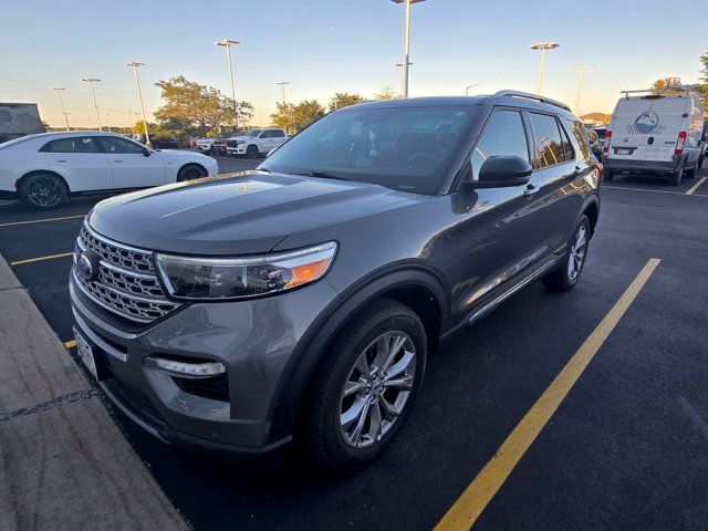 Used 2023 Ford Explorer Limited w/ Limited Technology Package AWD/4WD image 3