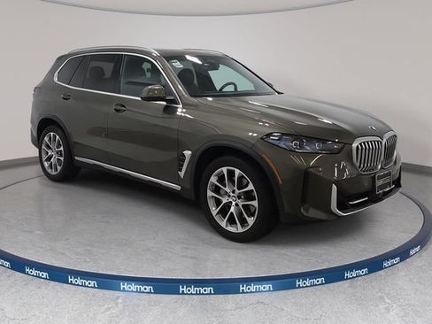 Used 2024 BMW X5 xDrive40i w/ Premium Package AWD/4WD image 3