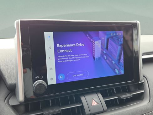 Certified 2025 Toyota RAV4 LE FWD image 21