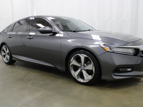 Used 2018 Honda Accord Touring image 4