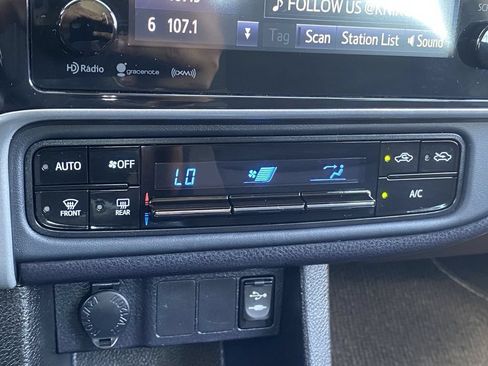 Used 2018 Toyota Corolla LE w/ LE Premium Package FWD image 26