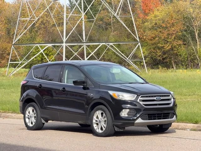 Used 2017 Ford Escape SE w/ SE Cold Weather Package AWD/4WD image 3