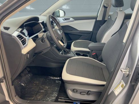 New 2026 Volkswagen Taos SE image 5