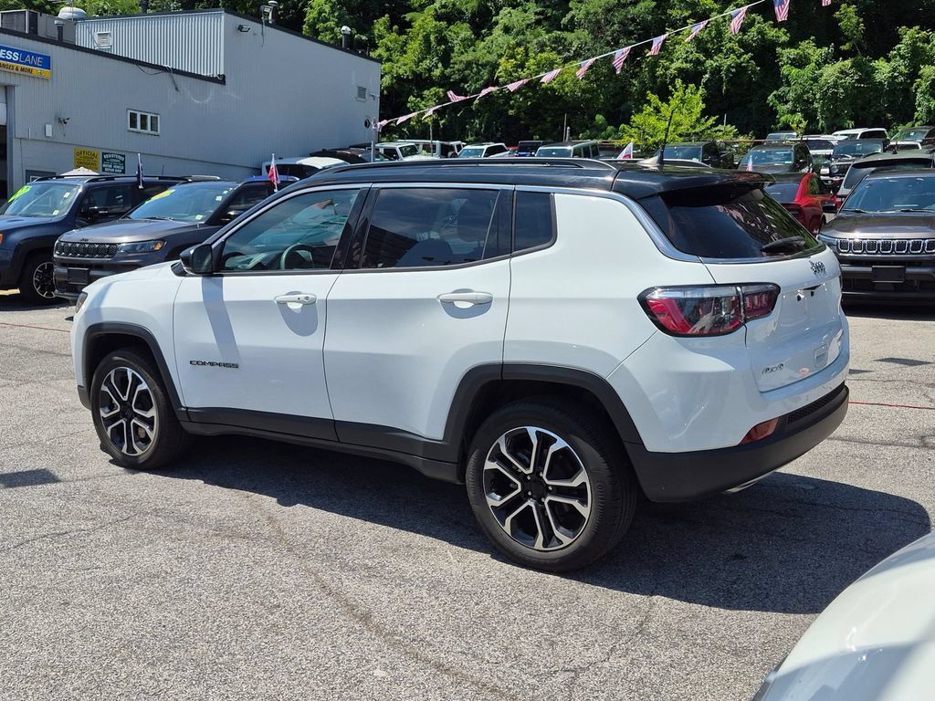Used 2023 Jeep Compass Limited AWD/4WD image 9