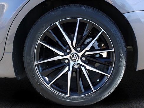 Used 2024 Toyota Camry SE image 9