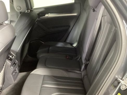 Certified 2025 Audi Q5 2.0T Premium image 11