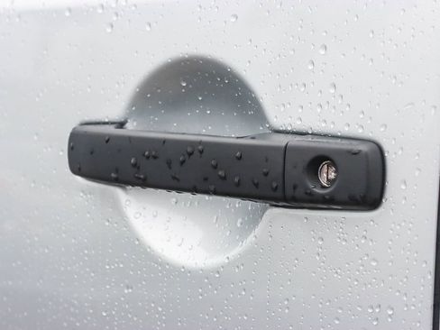 Used 2021 Nissan Frontier SV image 13