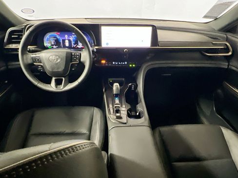 Used 2025 Toyota Crown XLE image 30