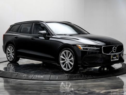 Used 2020 Volvo V60 T5 Momentum w/ Protection Package Premier image 19