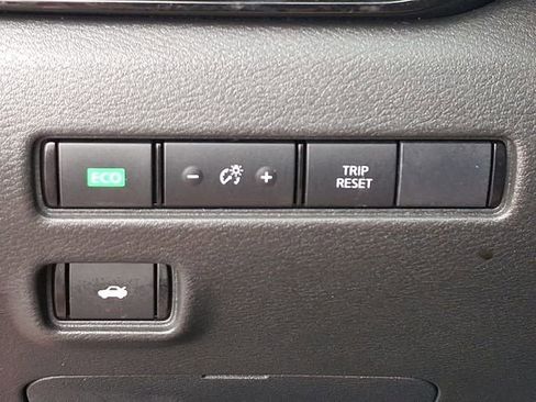 Used 2025 Nissan Sentra SR w/ SR Premium Package image 26