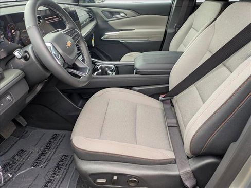 New 2025 Chevrolet Traverse LT image 4