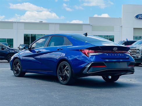 Used 2025 Hyundai Elantra Limited FWD image 7