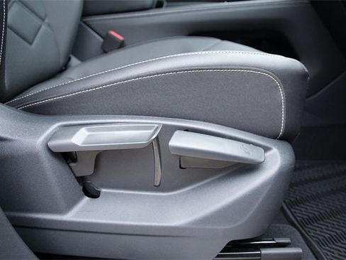 Certified 2025 Volkswagen Atlas SE image 29