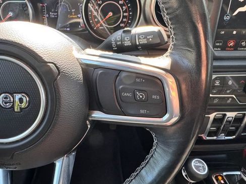 Used 2022 Jeep Wrangler Unlimited Sahara w/ LED Lighting Group AWD/4WD image 17