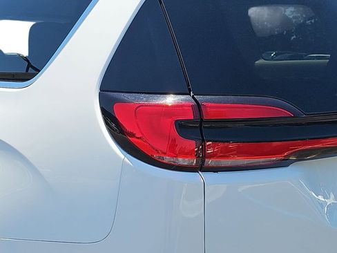 Used 2023 Chrysler Pacifica Touring-L FWD image 33