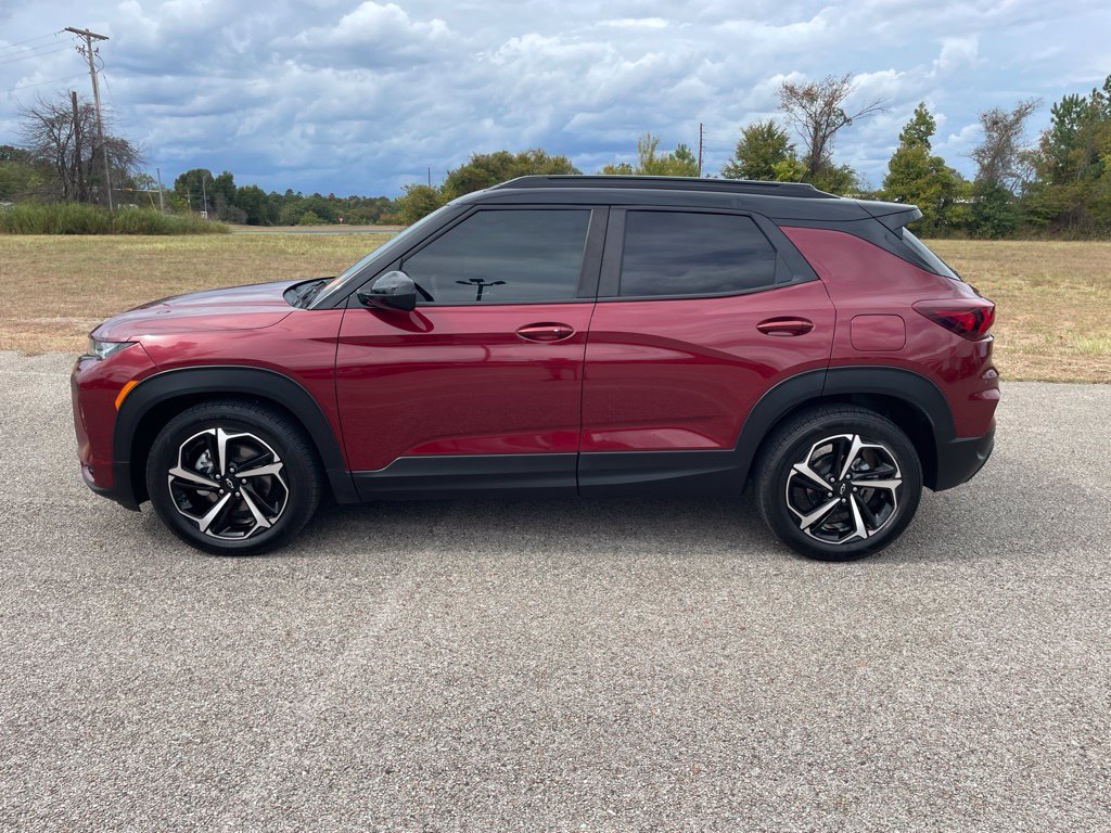 Used 2023 Chevrolet TrailBlazer RS w/ Sun and Liftgate Package FWD image 2