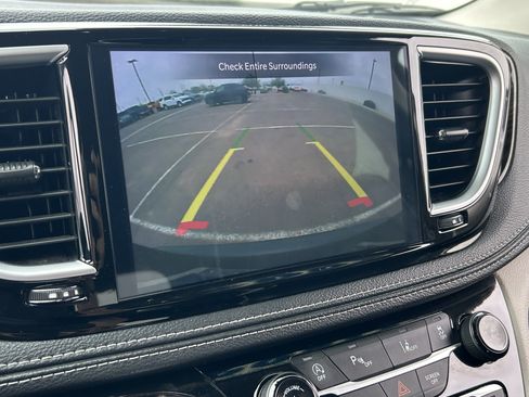 Used 2024 Chrysler Pacifica Limited FWD image 25