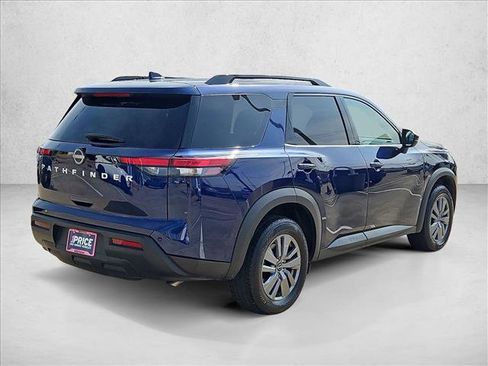 Used 2025 Nissan Pathfinder SV image 5