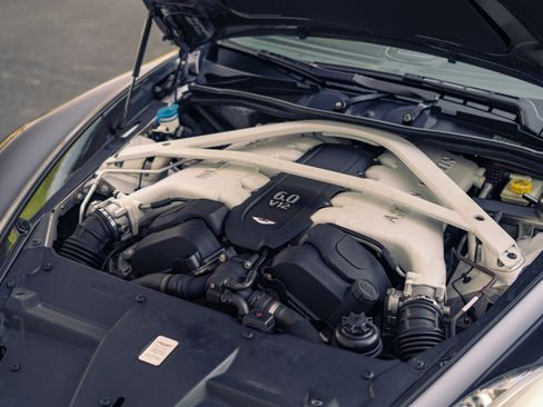 Used 2014 Aston Martin Vanquish Coupe RWD image 39