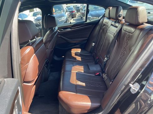 Used 2022 BMW 530e xDrive w/ M Sport Package image 29