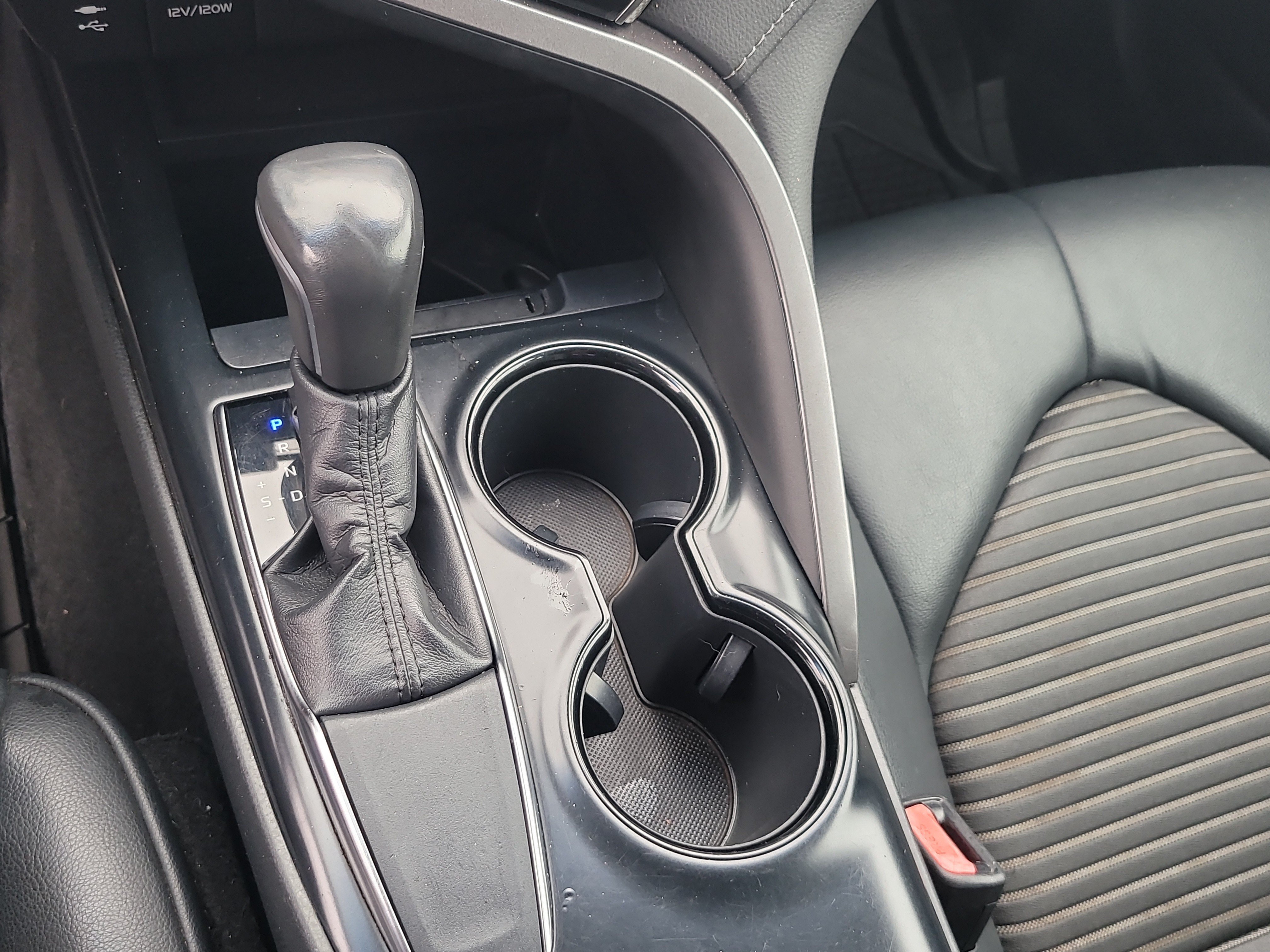 Used 2019 Toyota Camry SE FWD image 24