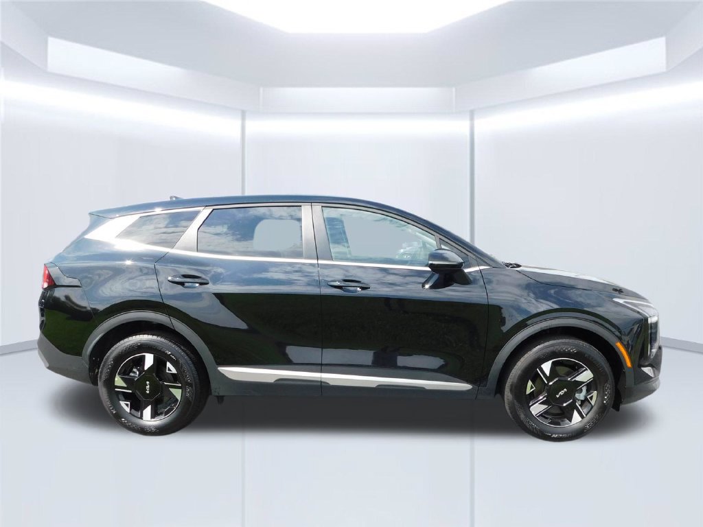 Used 2026 Kia Sportage LX w/ LX Convenience Package AWD/4WD image 2