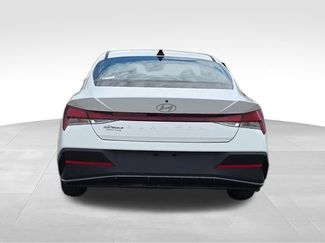 New 2026 Hyundai Elantra SE FWD video 4