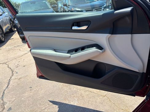 Used 2025 Nissan Altima 2.5 SV FWD image 18