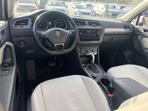 Used 2019 Volkswagen Tiguan SE w/ Panoramic Sunroof Package image 14
