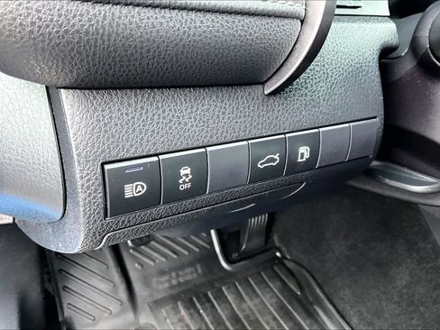 Certified 2018 Toyota Camry SE w/ Protection Package (Q2) image 31