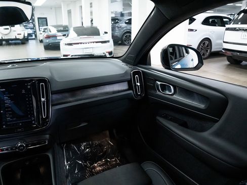 Used 2023 Volvo C40 P8 Recharge Ultimate image 10