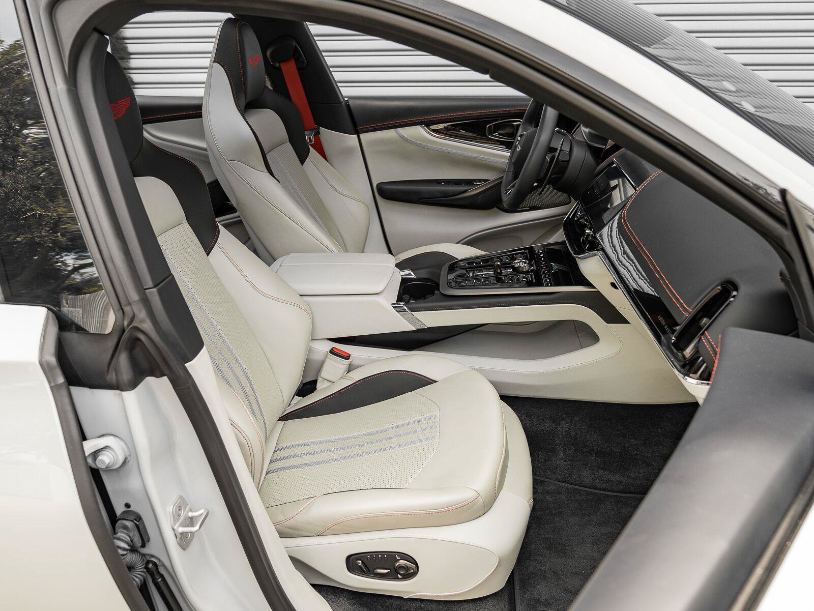 Used 2025 Aston Martin DBX 707 AWD/4WD image 37