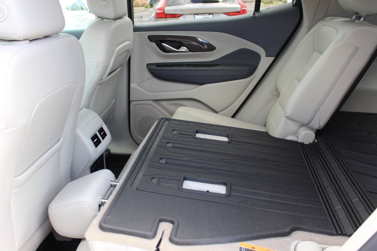Used 2024 GMC Terrain Denali w/ Denali Premium Package AWD/4WD image 21