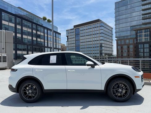 Certified 2026 Porsche Cayenne AWD/4WD image 9